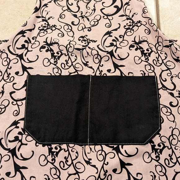 Pink and black apron - Picture 2 of 4